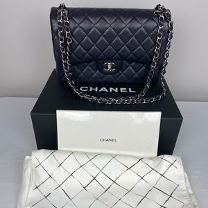 CHANEL Caviar Quilted Classic Jumbo Double Flap